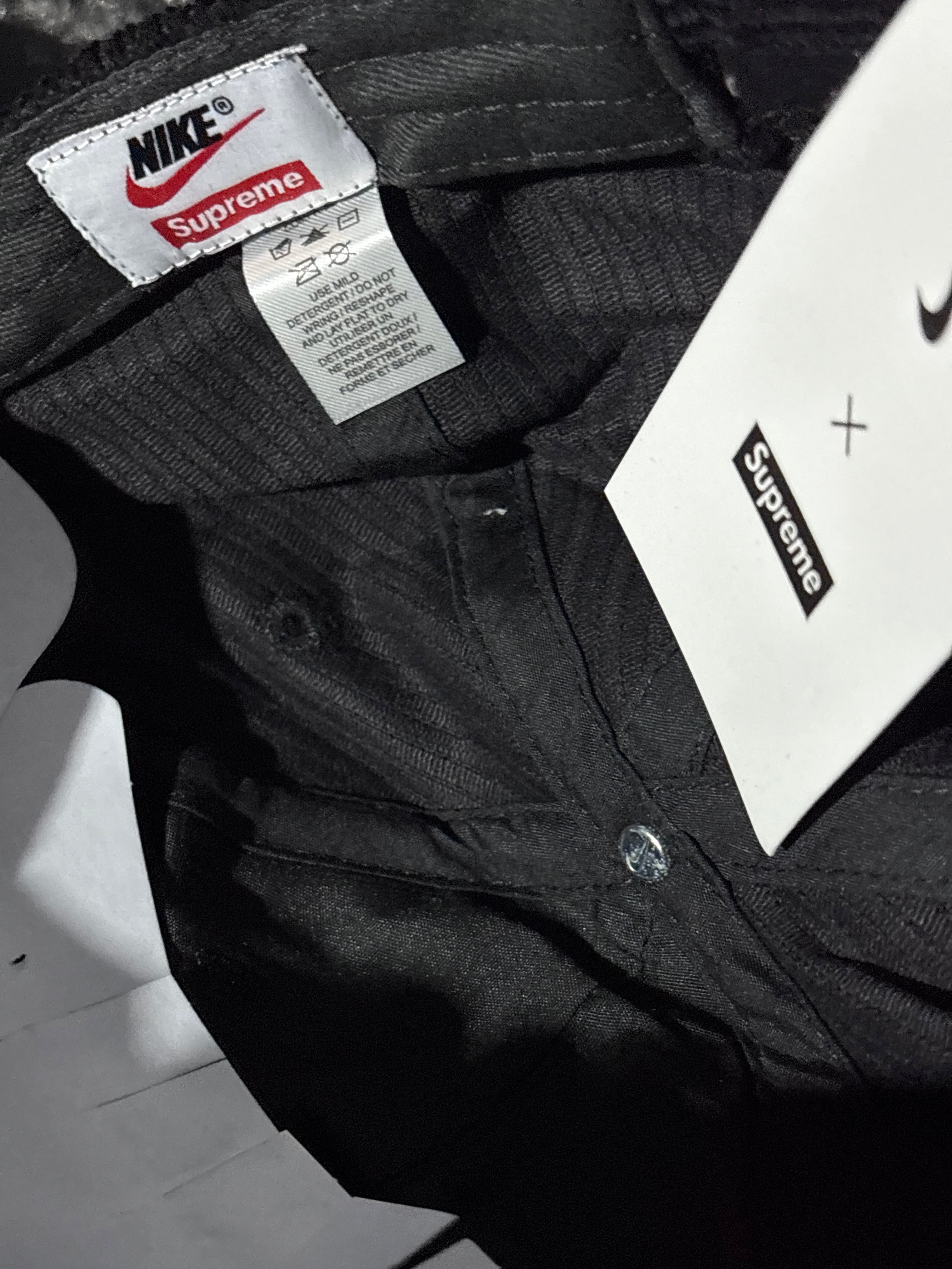 **AGOTADO** Gorra Supreme x Nike corduroy