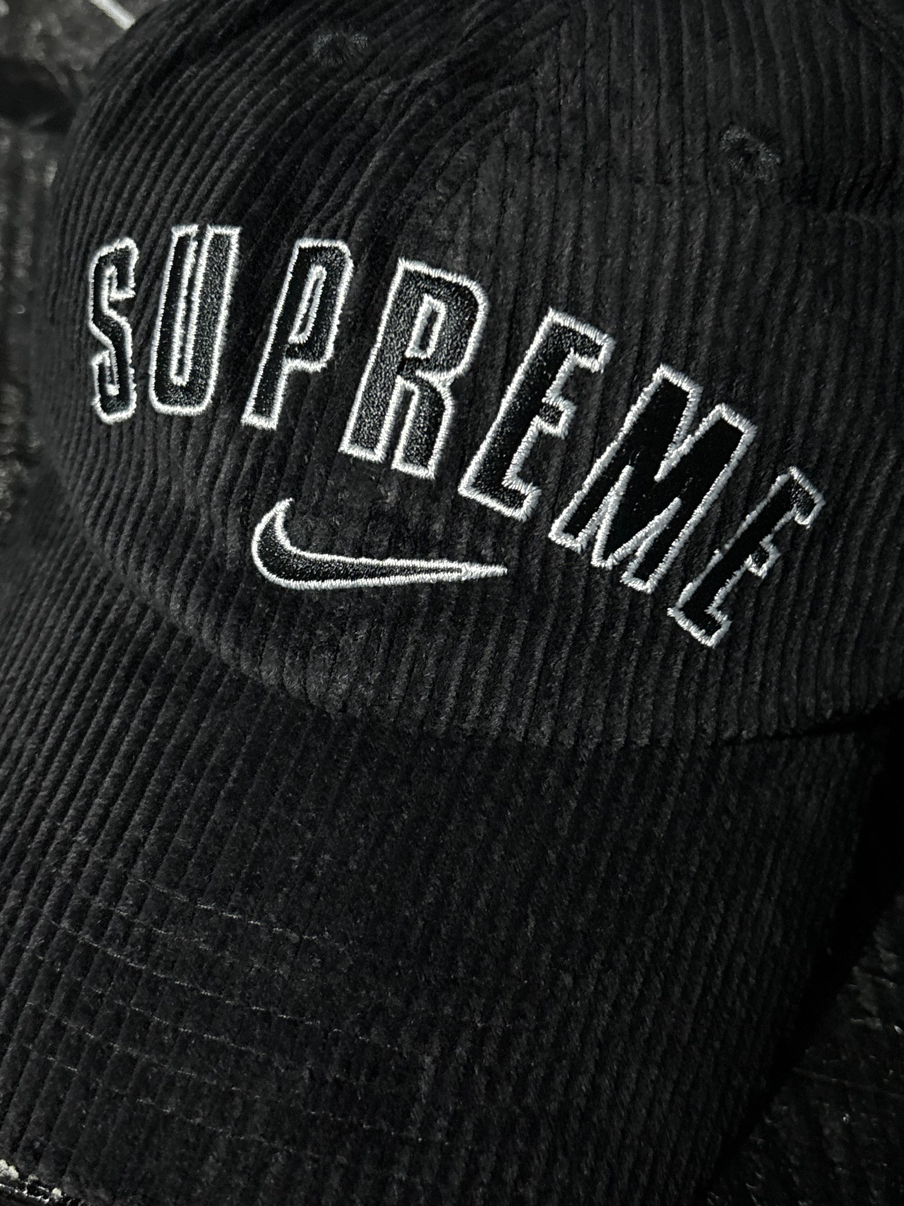**AGOTADO** Gorra Supreme x Nike corduroy