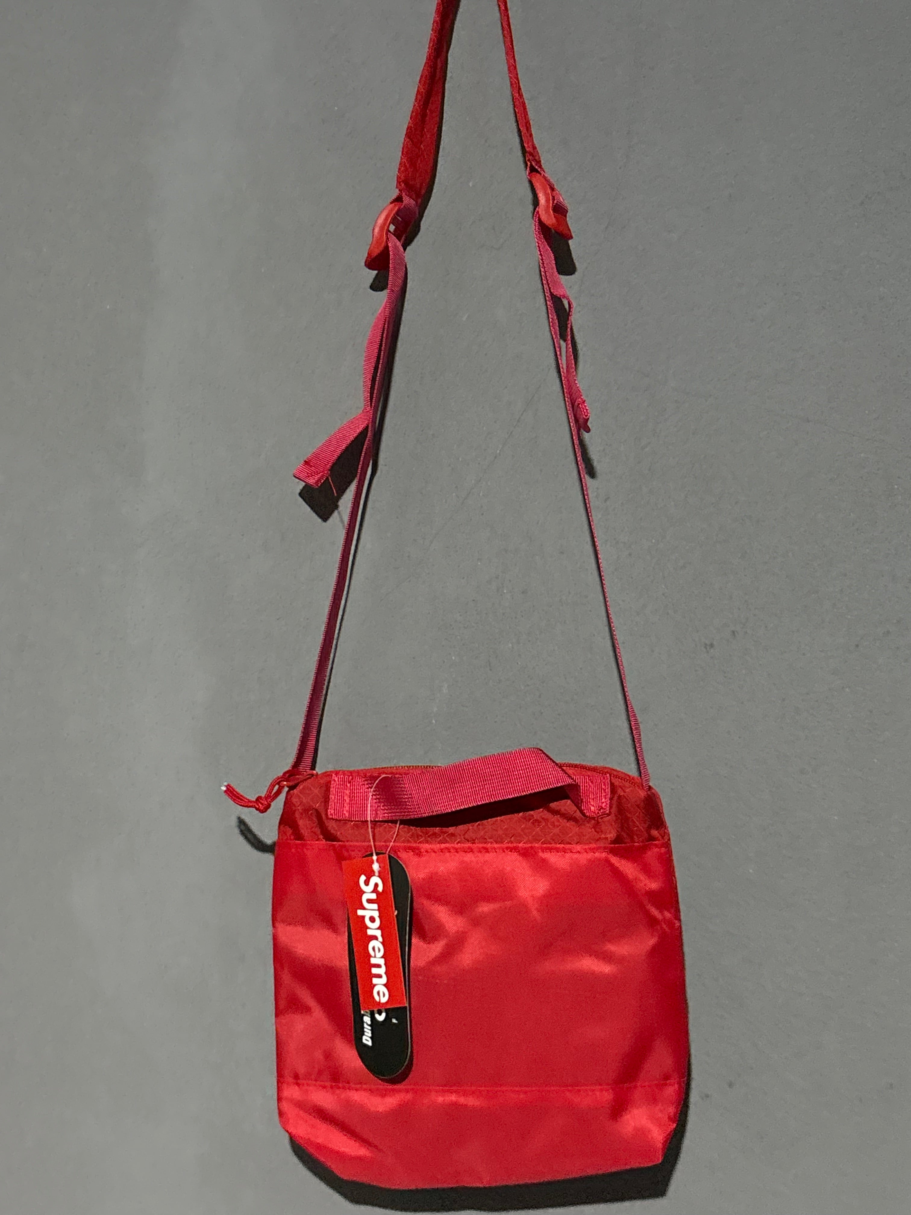 **AGOTADO** Bandolera Supreme roja