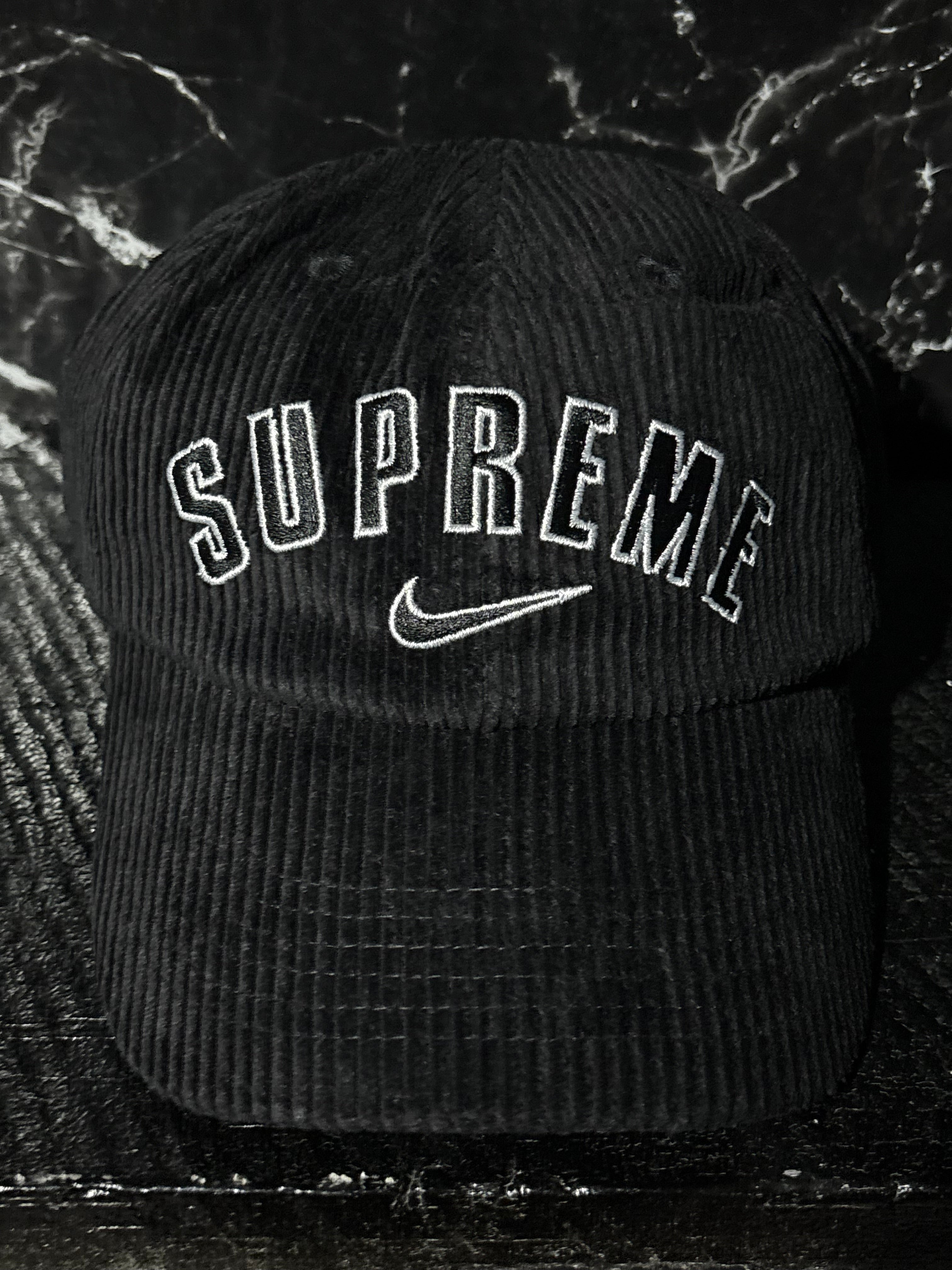**AGOTADO** Gorra Supreme x Nike corduroy