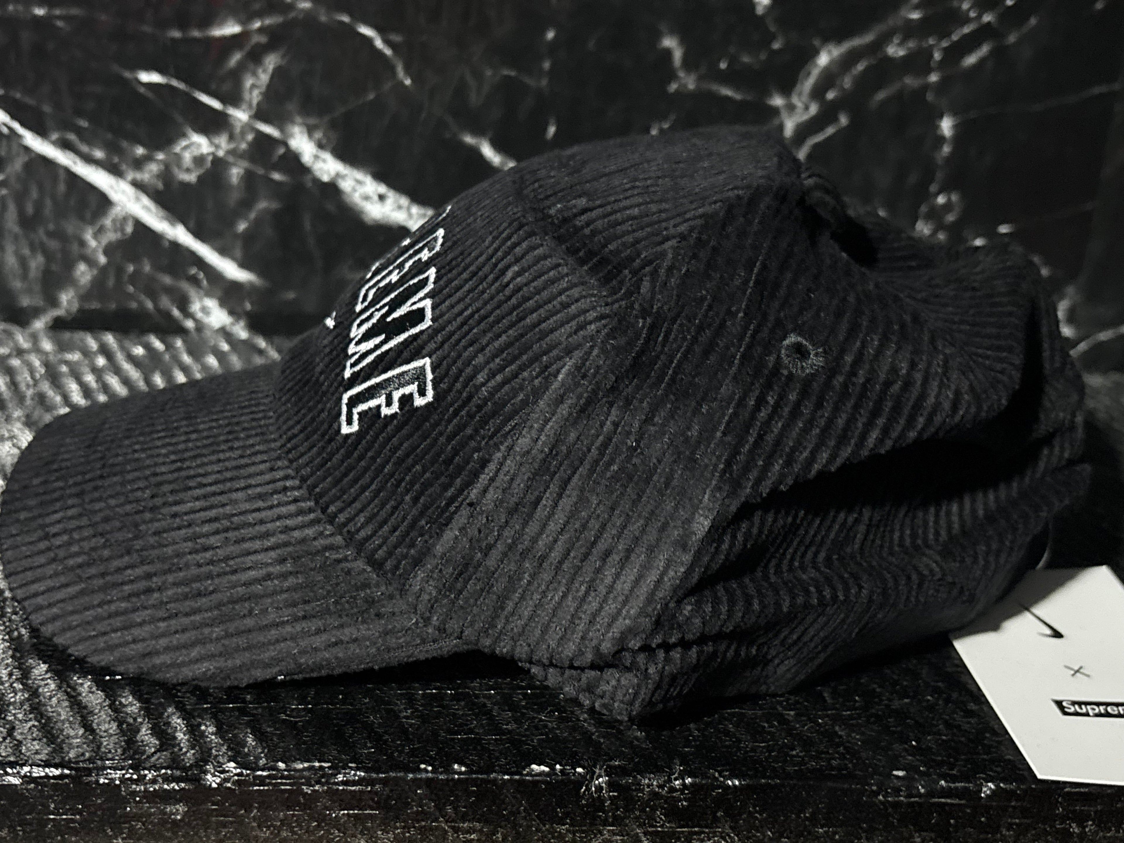 **AGOTADO** Gorra Supreme x Nike corduroy