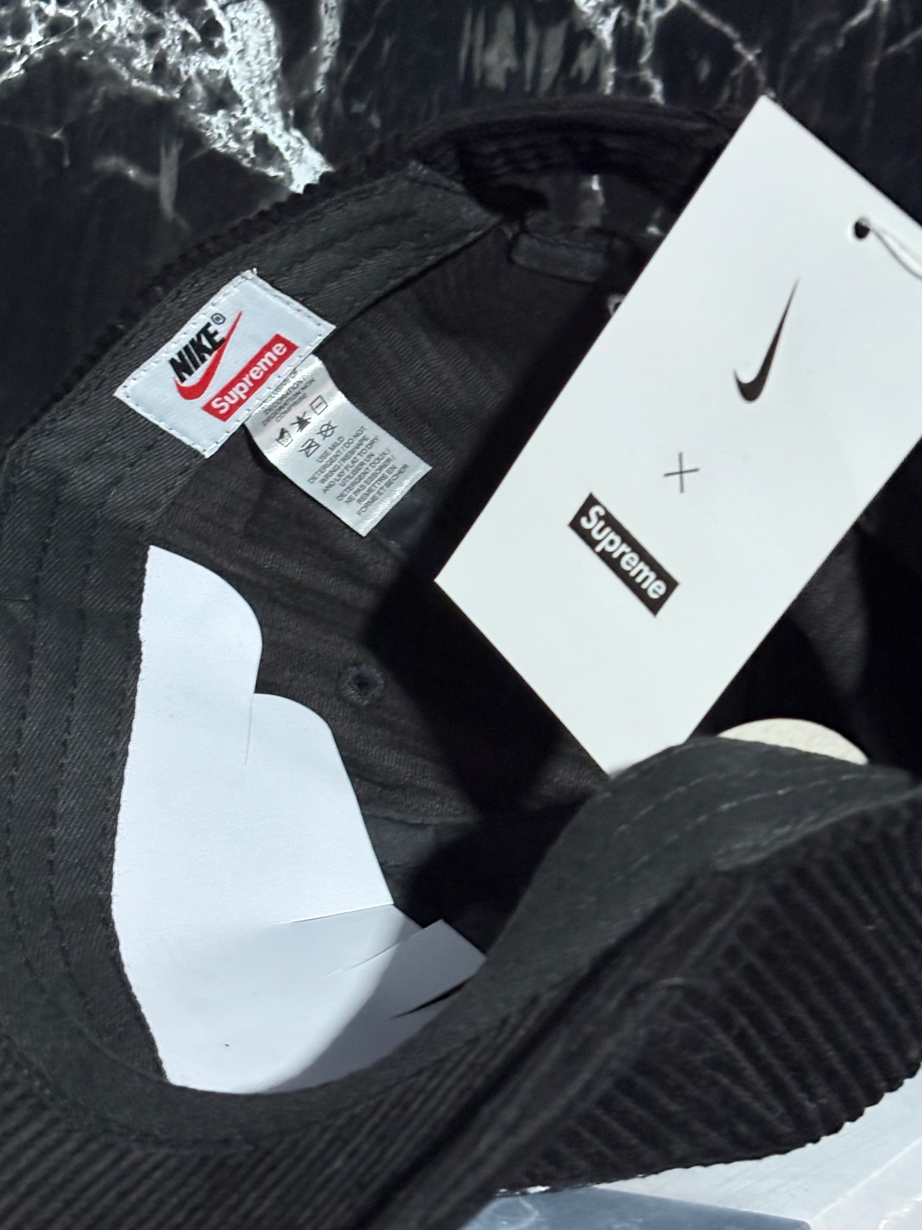 **AGOTADO** Gorra Supreme x Nike corduroy