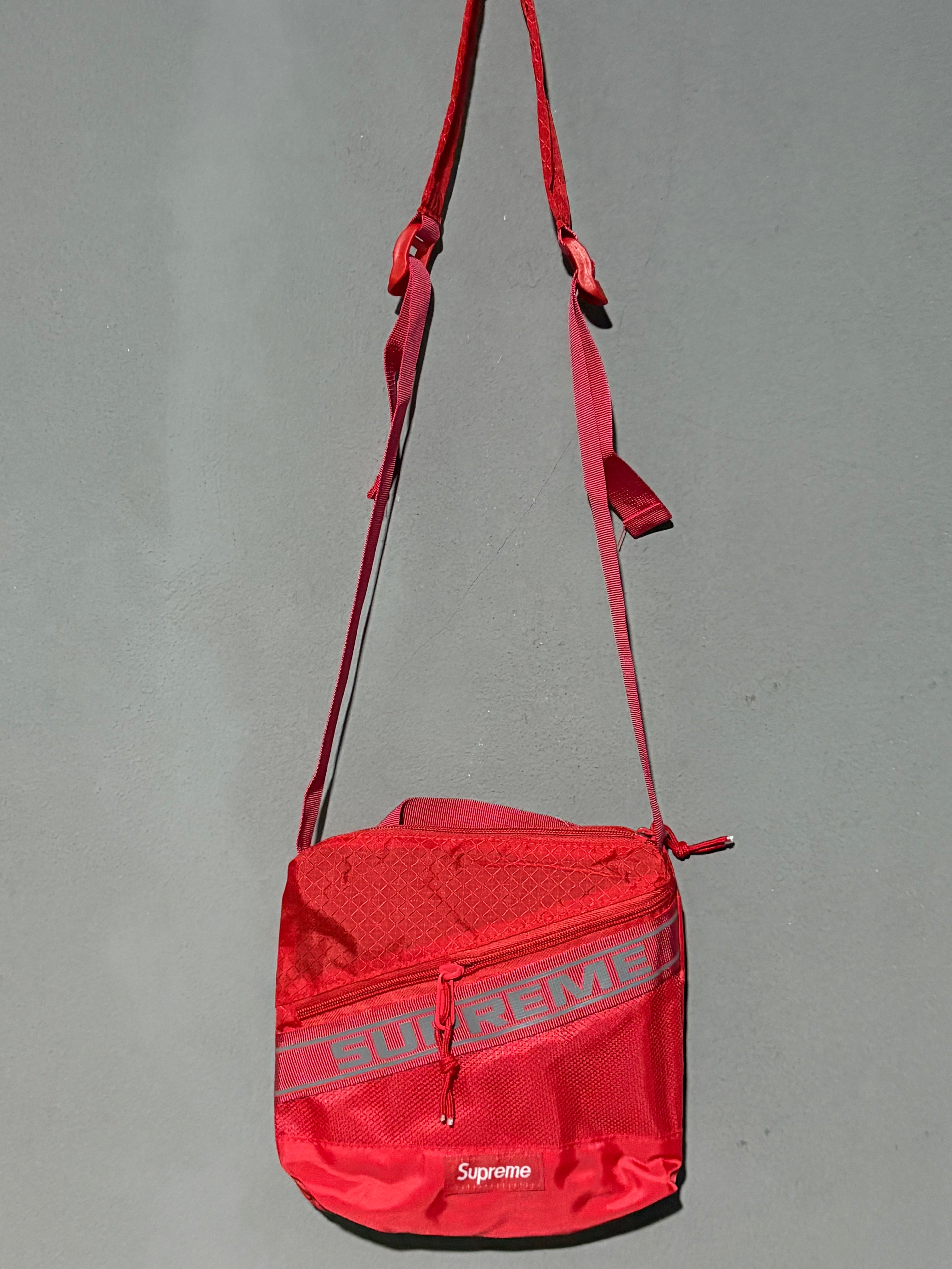 **AGOTADO** Bandolera Supreme roja
