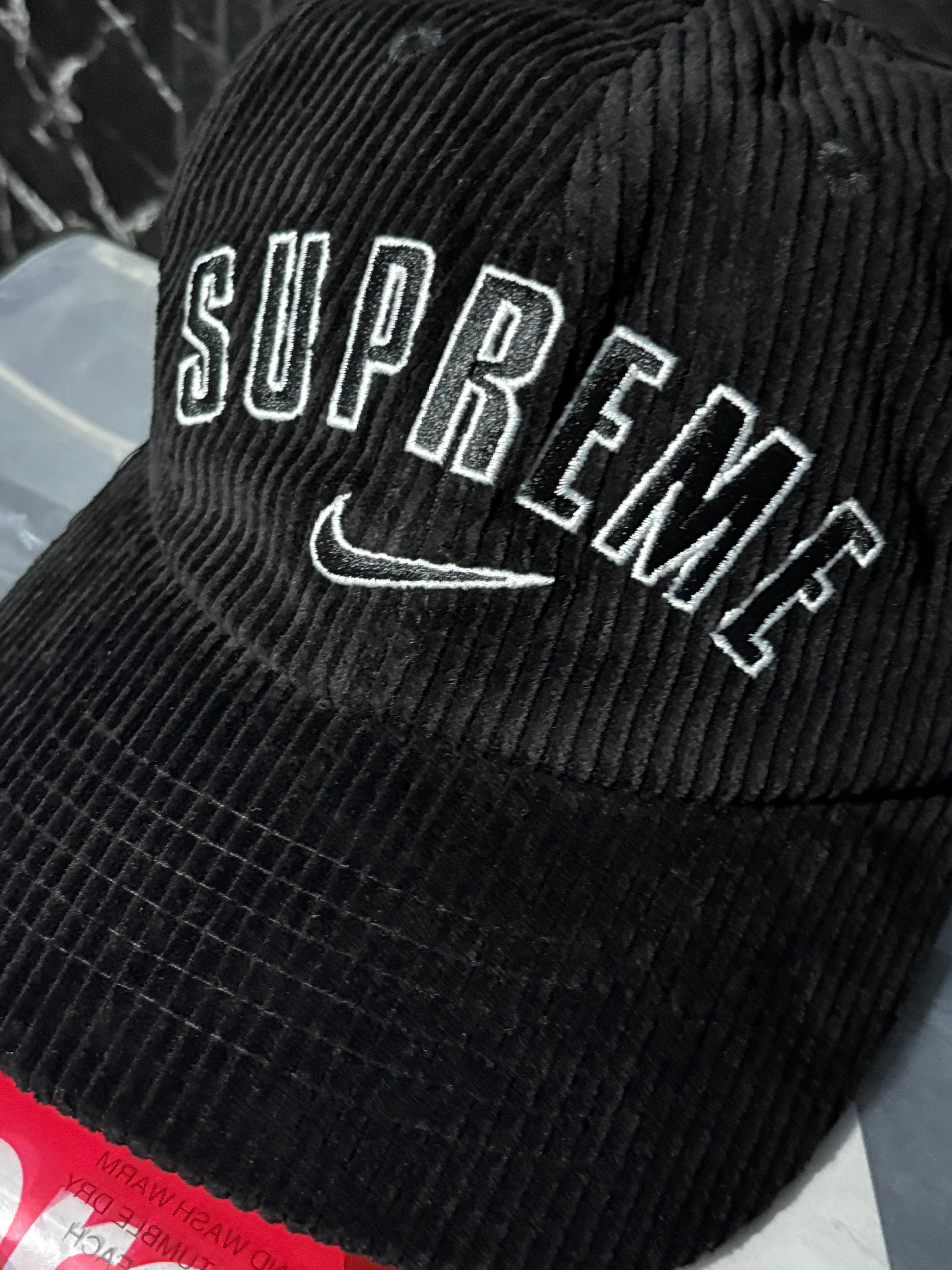 **AGOTADO** Gorra Supreme x Nike corduroy