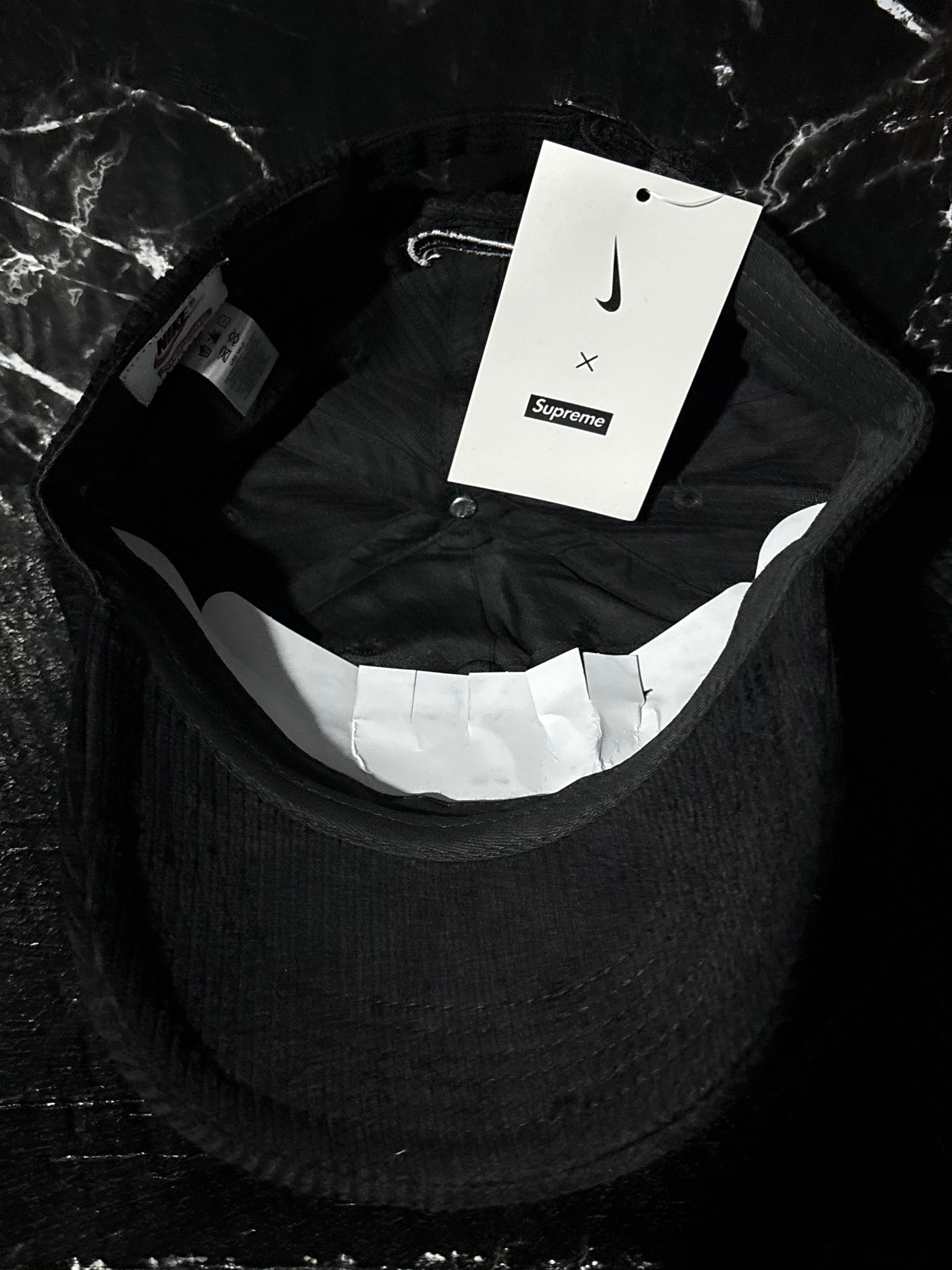 **AGOTADO** Gorra Supreme x Nike corduroy